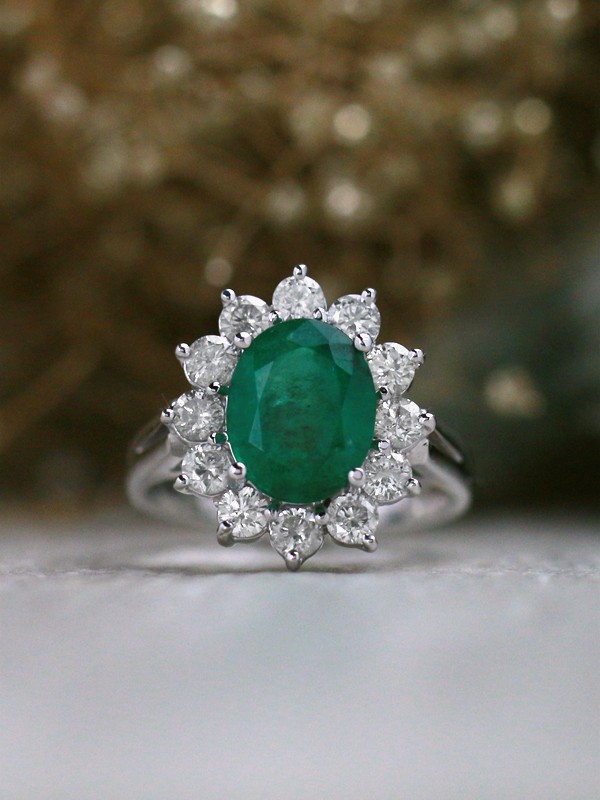 10 X 8MM Natural Emerald 1.0CT Diamond Solid 14 Karat Gold Halo Ring