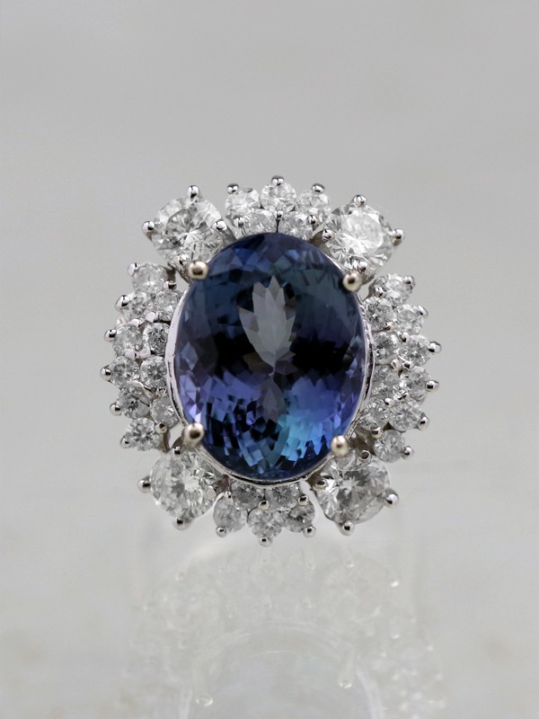 10.60ct Tanzanite and Diamond Solid 14K Gold Cocktail Ring
