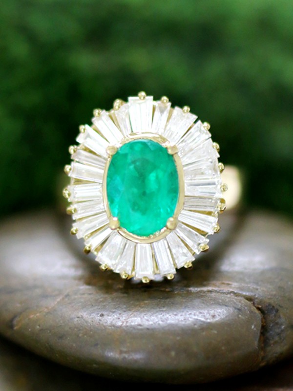 ONE-OF-A-KIND: Emerald and Baguette Diamond Halo Cocktail <Prong> Solid 14K Yellow Gold (14KY) Estate Ring 